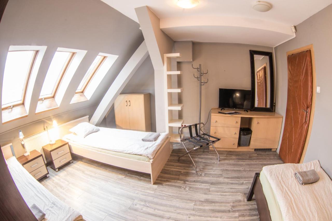 ורוצלב Fitness Hostel - Restauracja, Darmowy Parking I Silownia מראה חיצוני תמונה